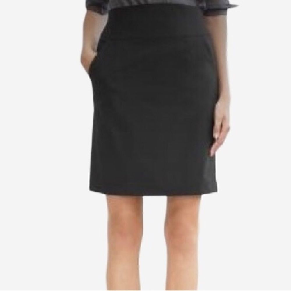Banana Republic Lightweight Wool Pencil Skirt in Dark Black Women’s 8